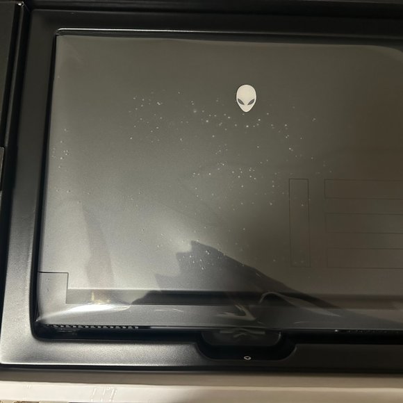 Alienware m15 R7 - Picture 1 of 9